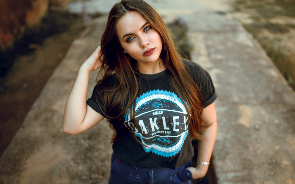 How to Layer T-Shirts for a Stylish and Modern Look